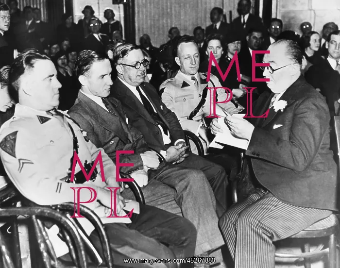 : Bruno Hauptmann (2nd from felt) sitting between : Bruno Hauptmann (2nd from felt) sitting between
