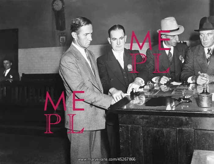 : Bruno Hauptmann fingerprinted after his arrest : Bruno Hauptmann fingerprinted after his arrest