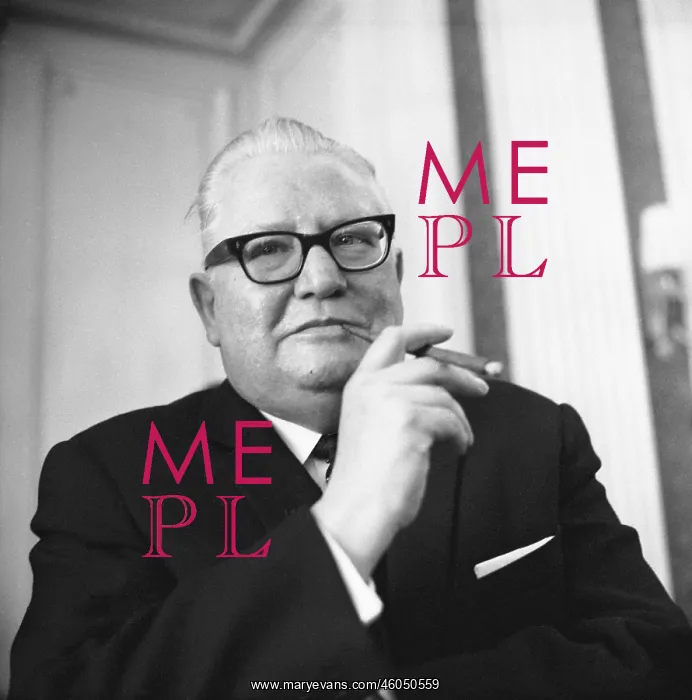 : Bruno Pittermann smoking : Bruno Pittermann smoking