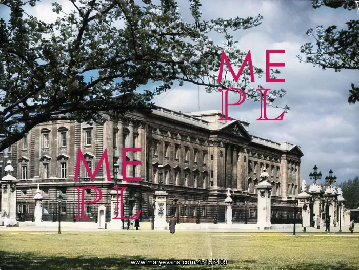 : BUCKINGHAM PALACE : BUCKINGHAM PALACE