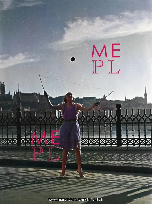  : BUDAPEST GIRL PLAYING
