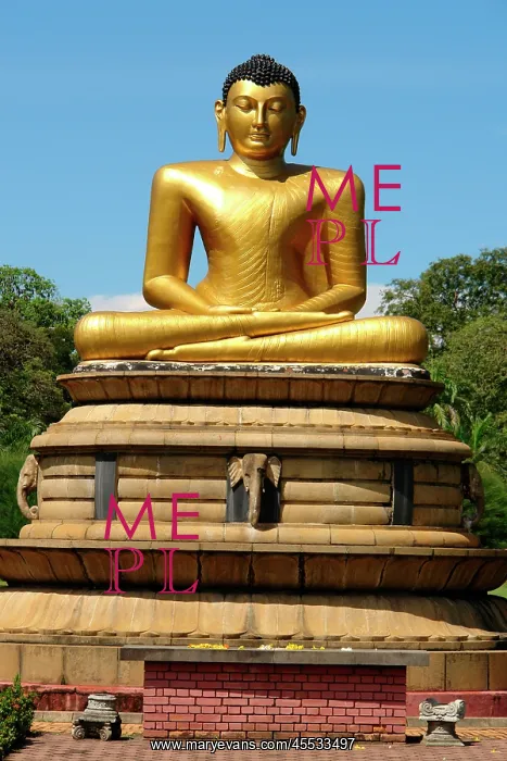 : Buddha in Vihara Maha Devi Park, Colombo, Sri Lanka : Buddha in Vihara Maha Devi Park, Colombo, Sri Lanka