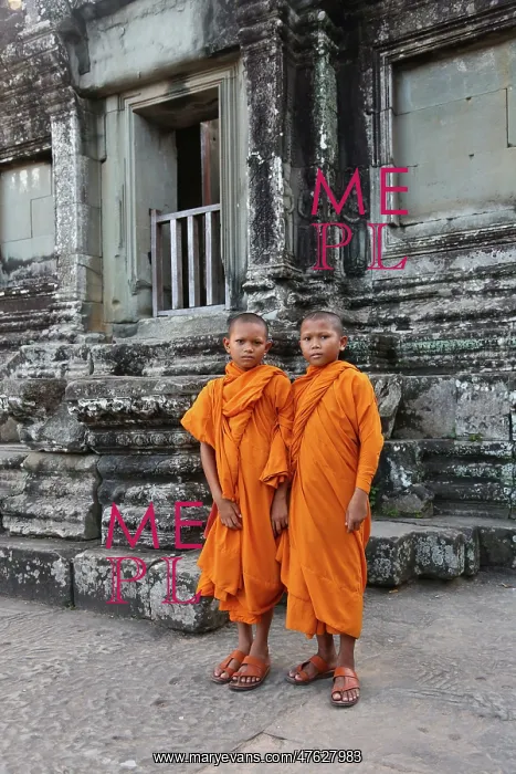  : Buddhist Monks at Angkor Wat Temple, Siem Reap, Cambodia