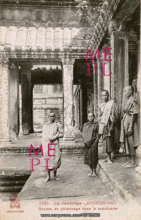: Buddhist Monks on Pilgrimage - Angkor Wat, Cambodia : Buddhist Monks on Pilgrimage - Angkor Wat, Cambodia