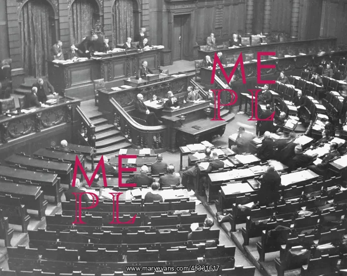 : Budget negotiations in the empty Reichstag, 1931 : Budget negotiations in the empty Reichstag, 1931
