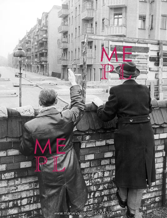 : Building the Berlin Wall 1961 - People at the Wall : Building the Berlin Wall 1961 - People at the Wall