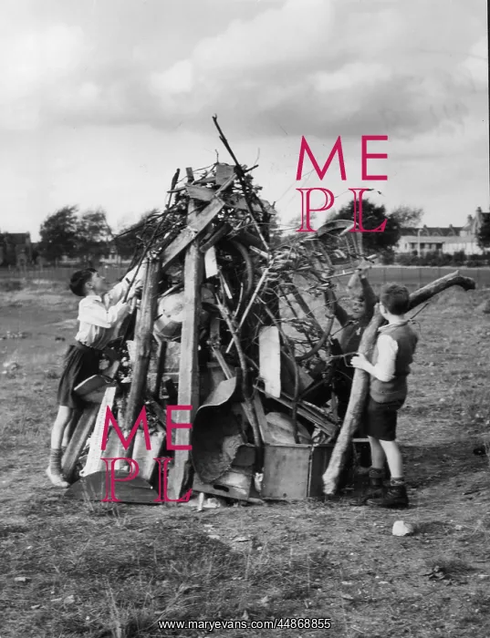 : BUILDING A BONFIRE : BUILDING A BONFIRE