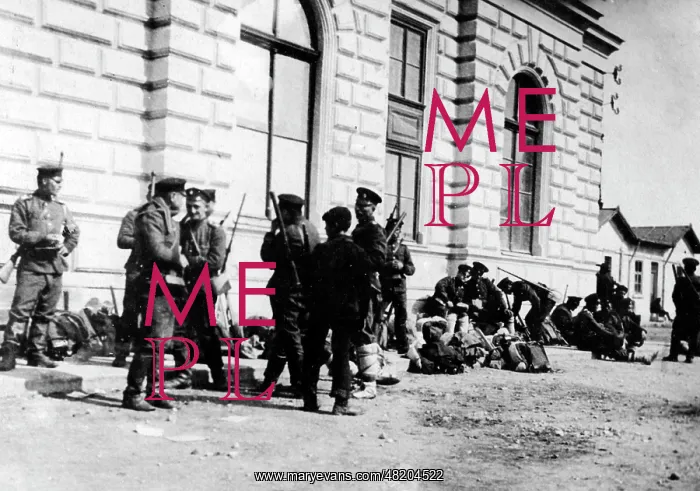 : Bulgarien reserves in front of a barrack in Sofia, 1915 : Bulgarien reserves in front of a barrack in Sofia, 1915