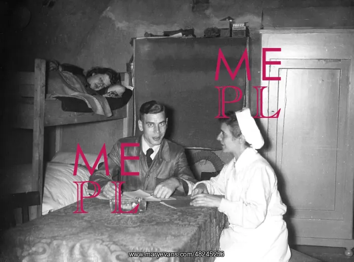 : Bunker room for sick people, 1943 : Bunker room for sick people, 1943