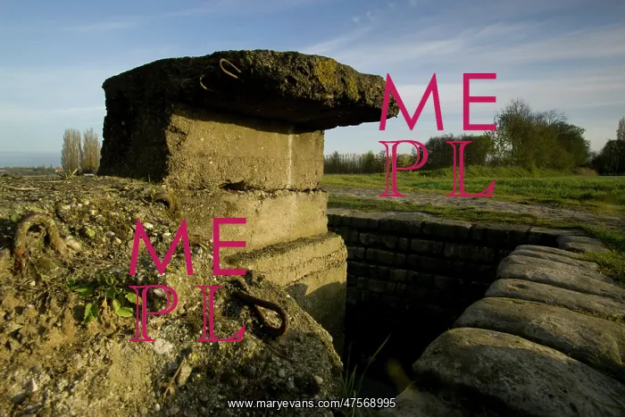 : Bunker at Thames Farm : Bunker at Thames Farm