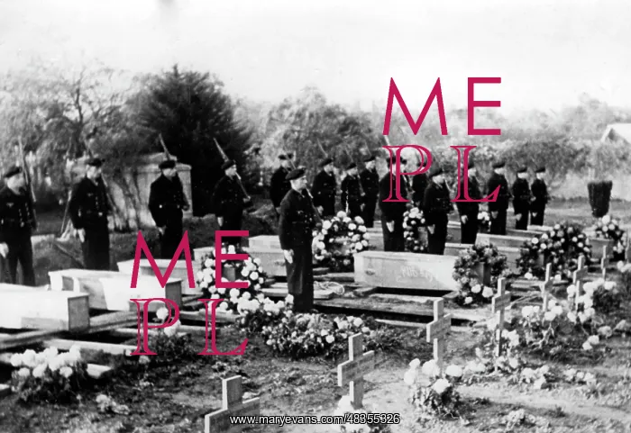 : Burial of British pilots, 1943 : Burial of British pilots, 1943