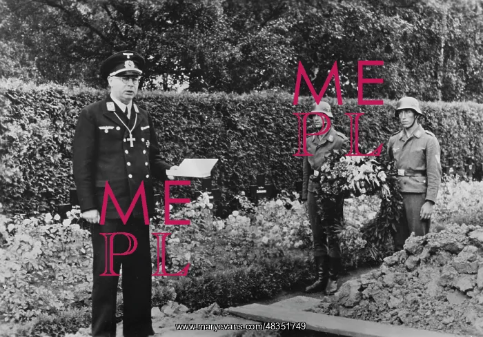 : Burial of fallen pilots during World War II, 1941 : Burial of fallen pilots during World War II, 1941