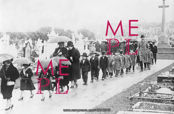 : Burial of Katerine Scherfenberg, 1928 : Burial of Katerine Scherfenberg, 1928