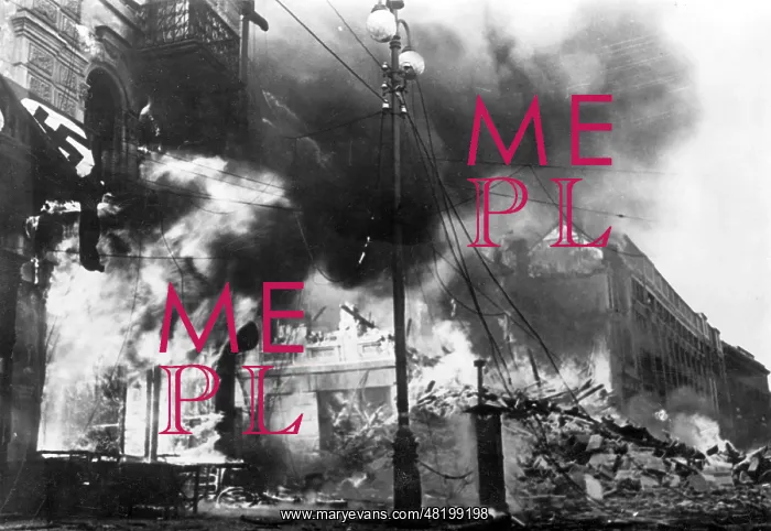: Burning houses in Kiev, 1941 : Burning houses in Kiev, 1941