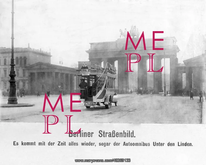 : Bus in front of the Brandenburg Gate in Berlin, 1919 : Bus in front of the Brandenburg Gate in Berlin, 1919