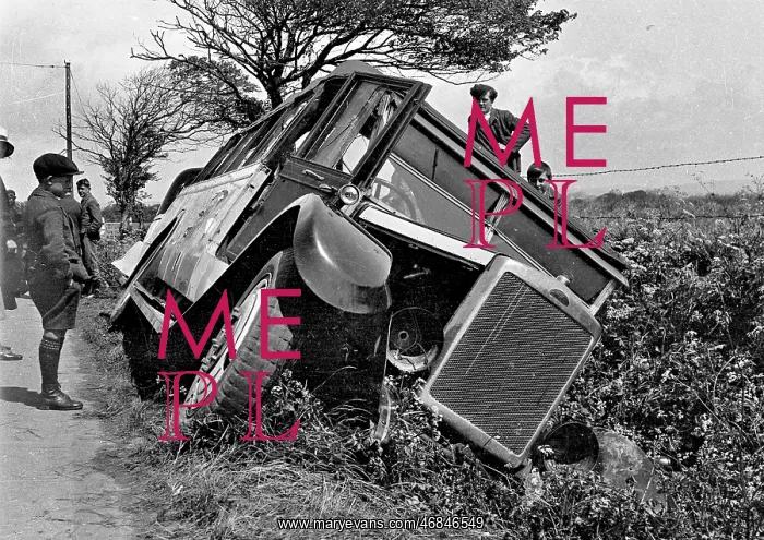: Bus in a ditch : Bus in a ditch