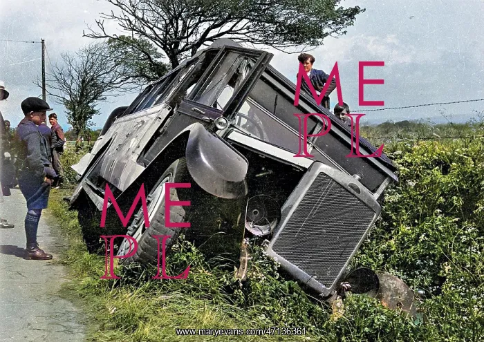 : Bus in a ditch : Bus in a ditch