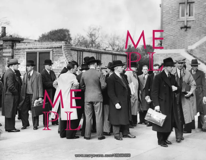 : Bus drivers strike in London, 1937 : Bus drivers strike in London, 1937