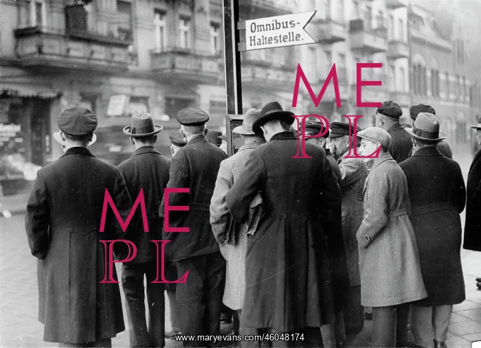 : Bus queue. An Autobus for unemployed. A berlin businessman has estublished : Bus queue. An Autobus for unemployed. A berlin businessman has estublished