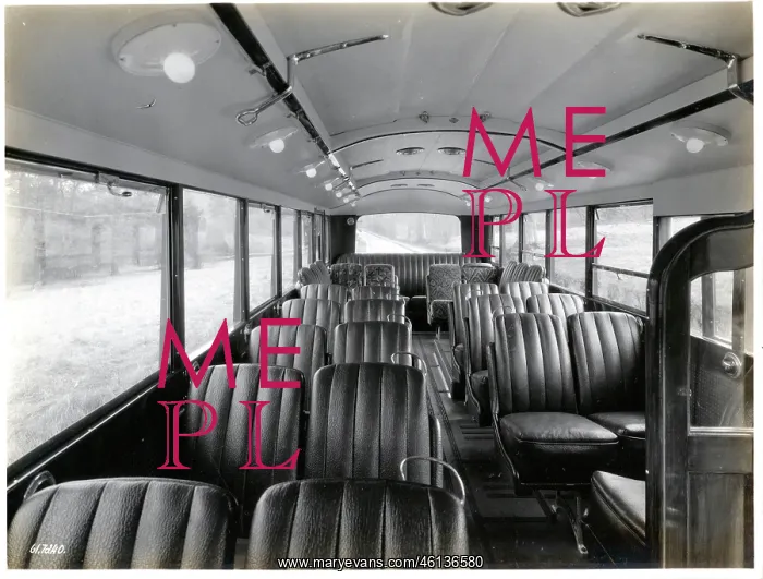  : Bus with sunroof closed, interior