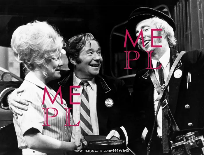 : On The Buses (1969) : On The Buses (1969)