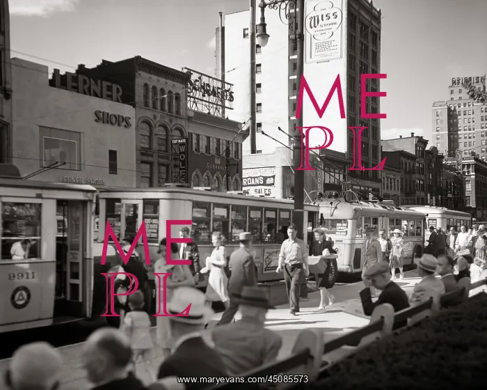 : Buses Loading, Broad Street and Military Park, Newark : Buses Loading, Broad Street and Military Park, Newark