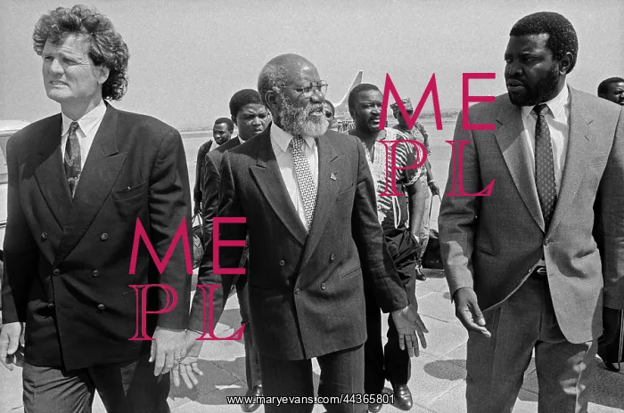 : Bush of Ghosts - Life and War in Namibia 1986-1990 : Bush of Ghosts - Life and War in Namibia 1986-1990