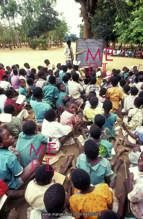 : Bush School and elite Kamuzu Academy : Bush School and elite Kamuzu Academy
