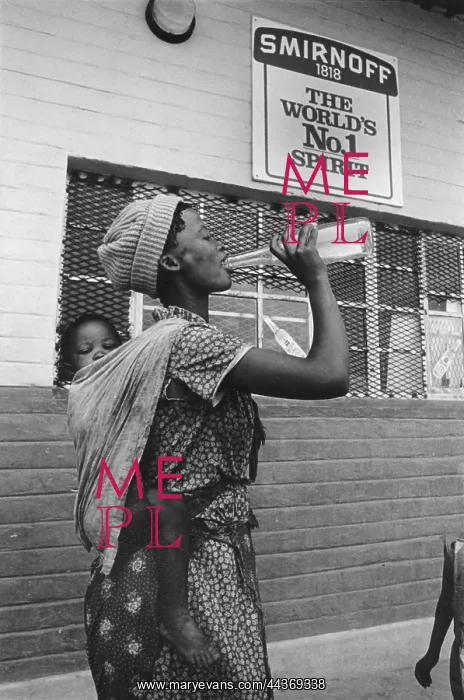: Bushman Land, 1997: Drinking outside a bottle store : Bushman Land, 1997: Drinking outside a bottle store