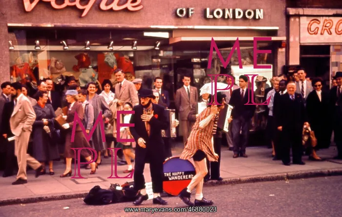 : Buskers on a London street : Buskers on a London street