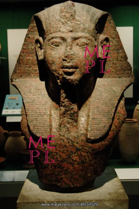 : Bust of egyptian pharaoh : Bust of egyptian pharaoh