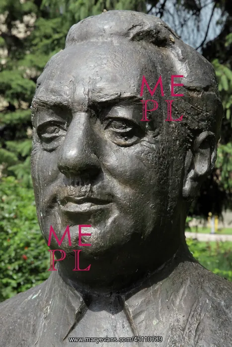 : Bust of Isac Samokovlija, Sarajevo, Bosnia and Herzegovina : Bust of Isac Samokovlija, Sarajevo, Bosnia and Herzegovina
