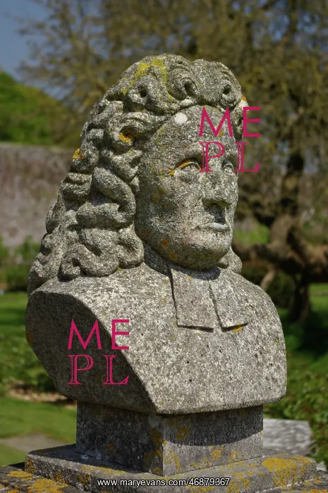 : Bust of John Flamsteed, Herstmonceux Castle, East Sussex : Bust of John Flamsteed, Herstmonceux Castle, East Sussex