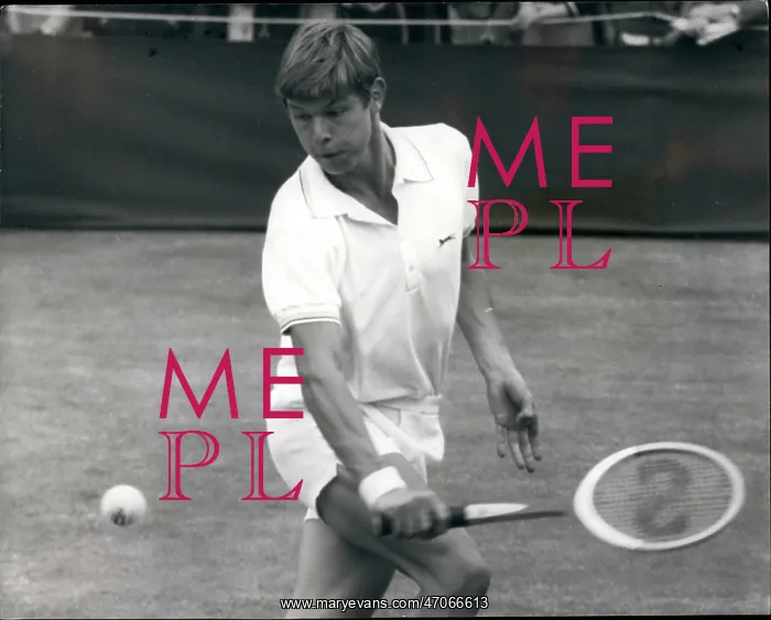 : Buster Mottram in tennis match at Wimbledon : Buster Mottram in tennis match at Wimbledon