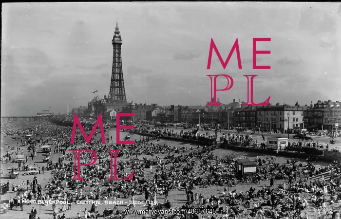 : Busy Day at Blackpool Central Beach : Busy Day at Blackpool Central Beach