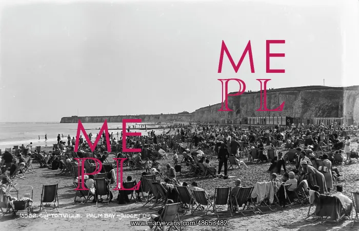 : Busy Day at Cliftonville Beach : Busy Day at Cliftonville Beach