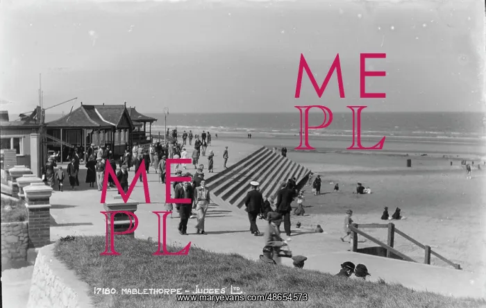 : Busy Day at Mablethorpe Beach : Busy Day at Mablethorpe Beach