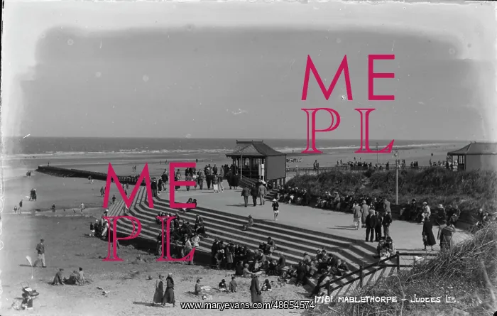 : Busy Day at Mablethorpe Beach : Busy Day at Mablethorpe Beach