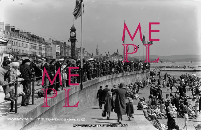 : A Busy Day at Weymouth Promenade : A Busy Day at Weymouth Promenade
