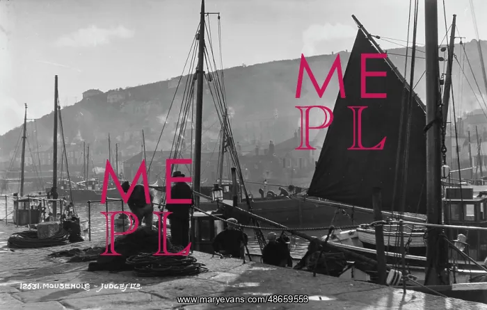 : Busy Harbor Scene in Mousehole : Busy Harbor Scene in Mousehole