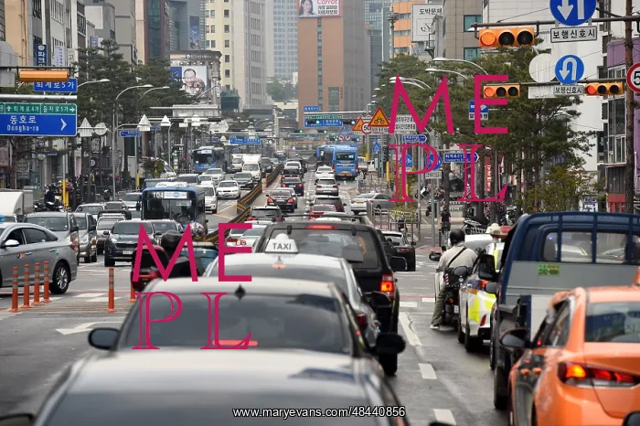  : Busy intersection in Central Seoul, South Korea