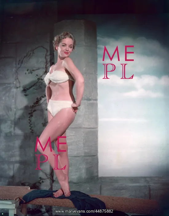 : BUXOM BLONDE IN BIKINI : BUXOM BLONDE IN BIKINI