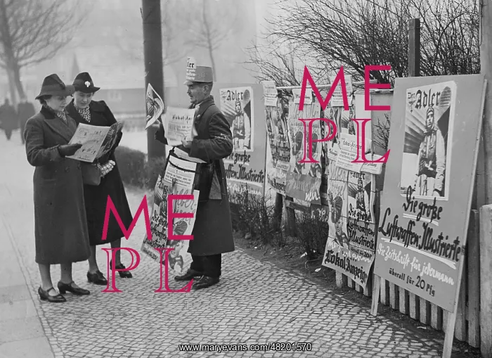 : Buying a newspaper in Berlin, 1939 : Buying a newspaper in Berlin, 1939