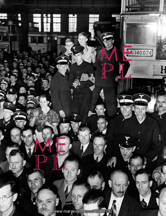 : BVG employees during Goebbels's speech, 1939 : BVG employees during Goebbels's speech, 1939