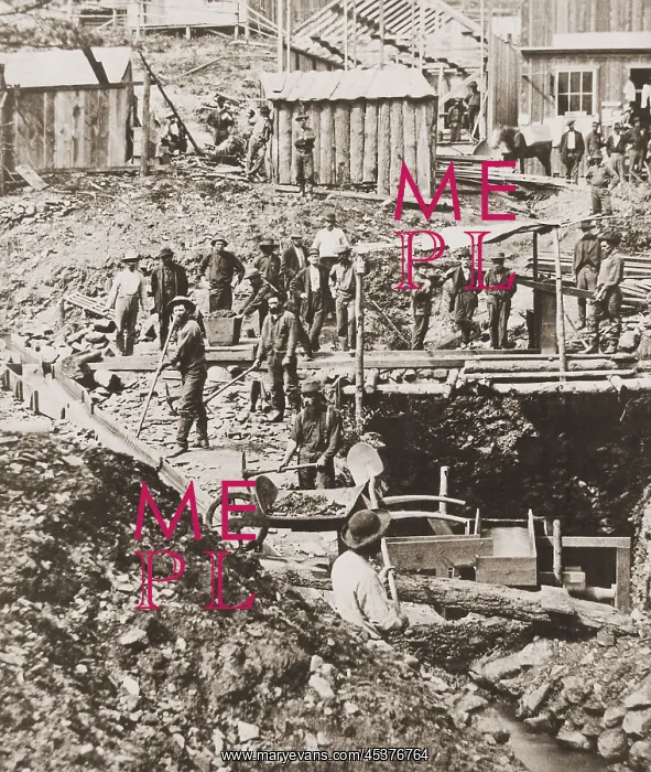 : Bystanders watch as crew drifting mining for : Bystanders watch as crew drifting mining for