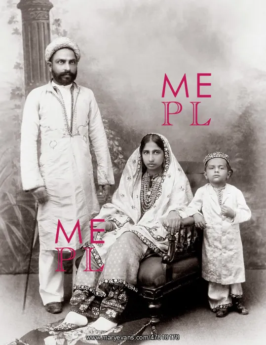 : c. 1880s India - family group : c. 1880s India - family group