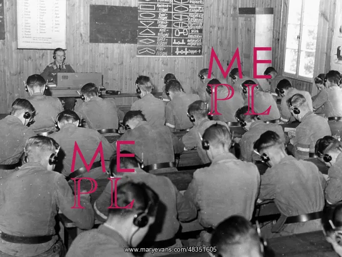 : Cable lesson in a military training camp, 16.09.1943 : Cable lesson in a military training camp, 16.09.1943