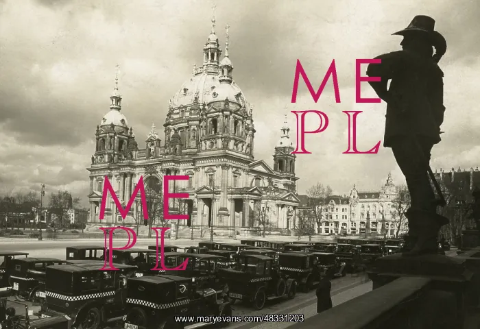 : Cabs in front of the Berlin Cathedral, 1928 : Cabs in front of the Berlin Cathedral, 1928