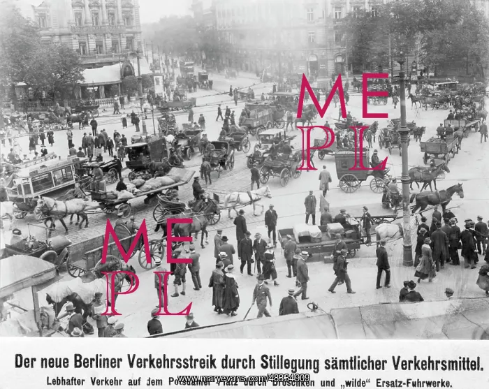 : Cabs and horse-carts fill the streets of Berlin : Cabs and horse-carts fill the streets of Berlin