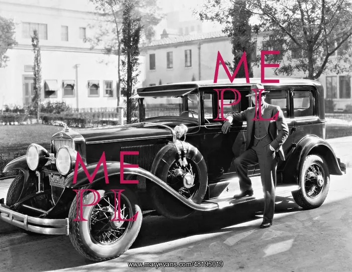 : Cadillac Sedan : Cadillac Sedan